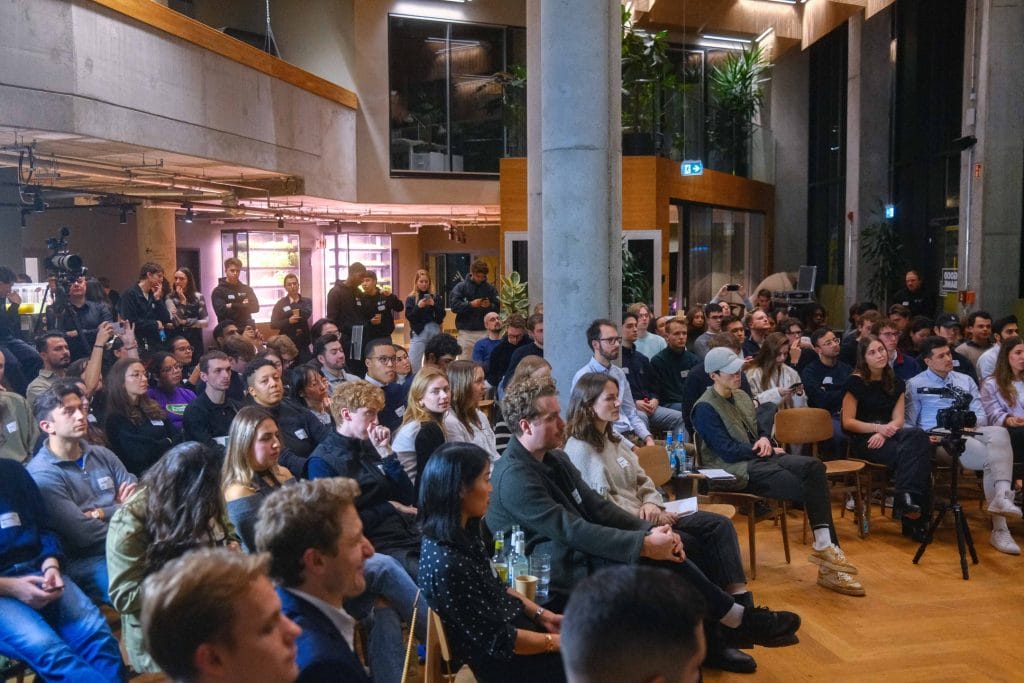 START Berlin is an association of students that help startups and the young generation to start their careers, and EDGE Workspaces provides their community with an event location, offices, and networking possibilities.