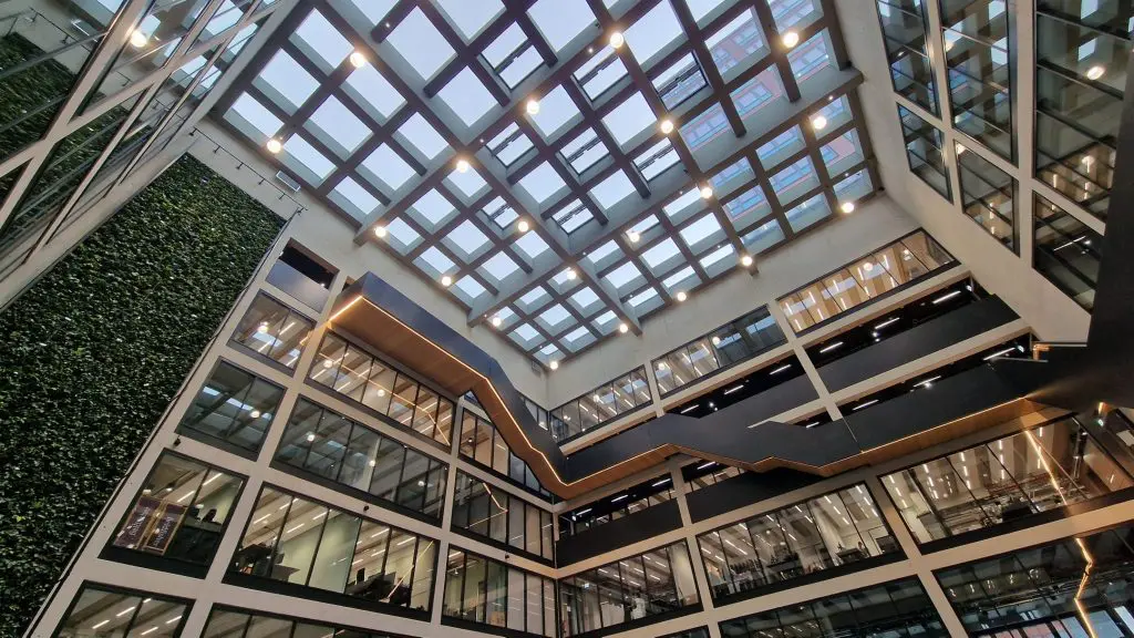Pre-opening picture of EDGE HafenCity that shows the beauty of the building before the office are filled up