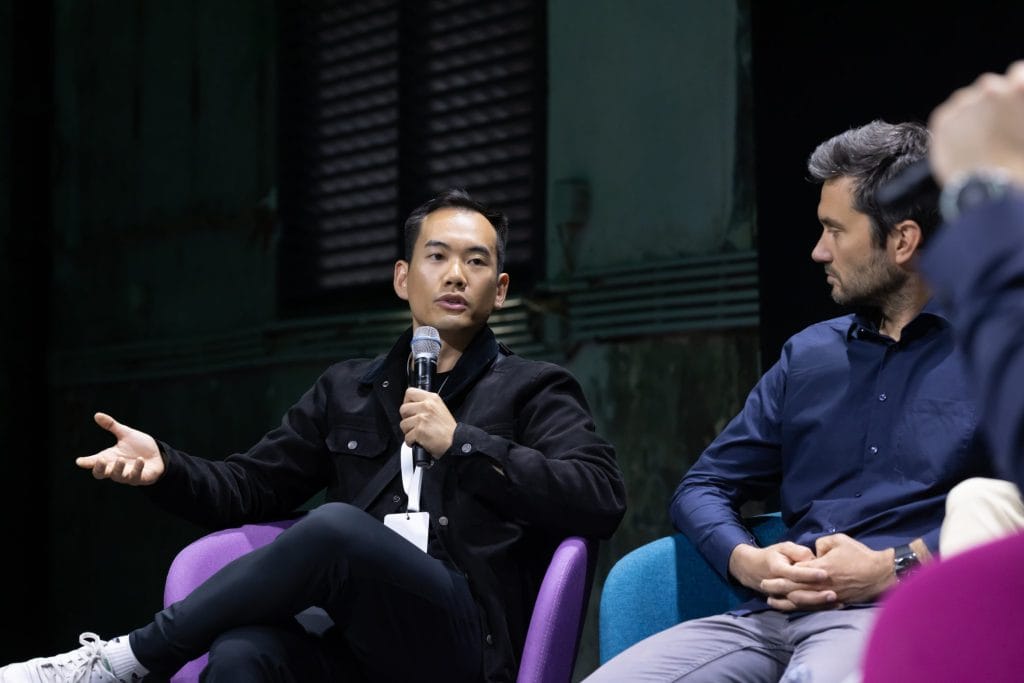 Hoang arbeitet bei alcemy und nutzt KI, um nachhaltigen Beton herzustellen. Innovation ist der Schlüssel zur Nachhaltigkeit.