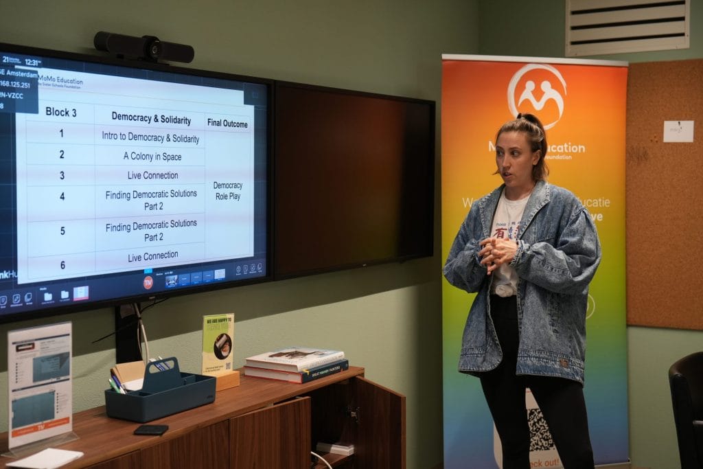 Sister's School: Momo Education