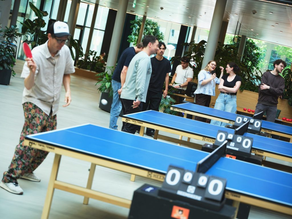 Community-Event mit Tischtennis und Networking