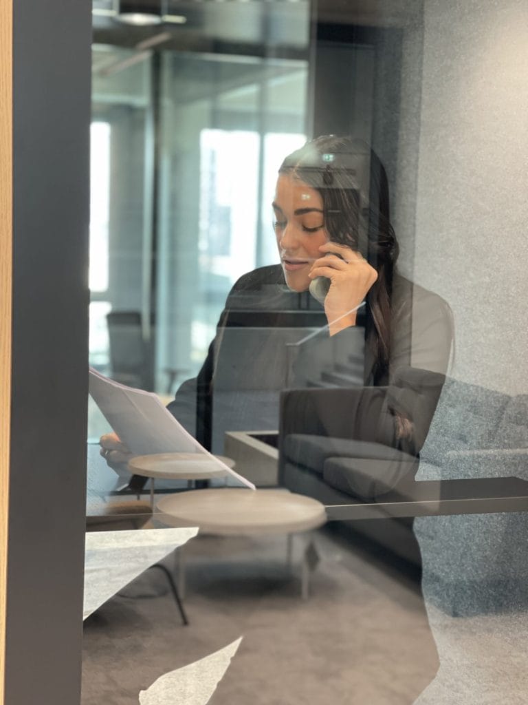 Coworking zur Verbesserung des Networkings und zur Förderung des Zusammengehörigkeitsgefühls. Oder tiefe Konzentration, wenn Sie es vorziehen, sich auf Ihre eigenen Aufgaben zu konzentrieren.