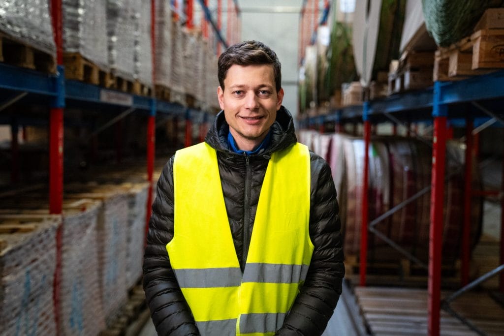 Hoang arbeitet bei alcemy und nutzt KI, um nachhaltigen Beton herzustellen. Innovation ist der Schlüssel zur Nachhaltigkeit.