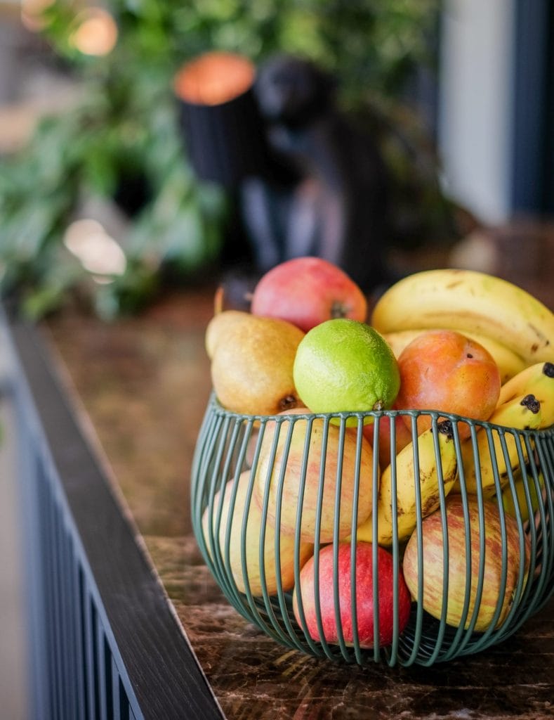 Stärken Sie Ihr Team auf natürliche Weise – kostenloses frisches Obst ist täglich verfügbar, um den Geist zu beleben und das Wohlbefinden zu steigern.