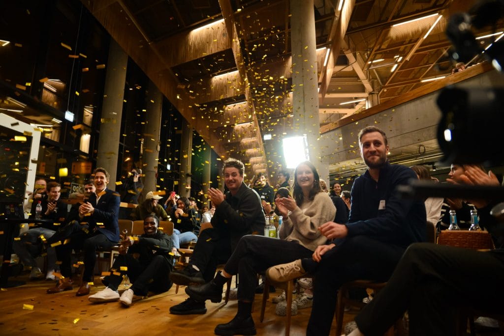 START Berlin ist eine Vereinigung von Studenten, die Startups und der jungen Generation den Einstieg ins Berufsleben erleichtern. EDGE Workspaces bietet ihrer Community einen Veranstaltungsort, Büros und Möglichkeiten zum Networking.