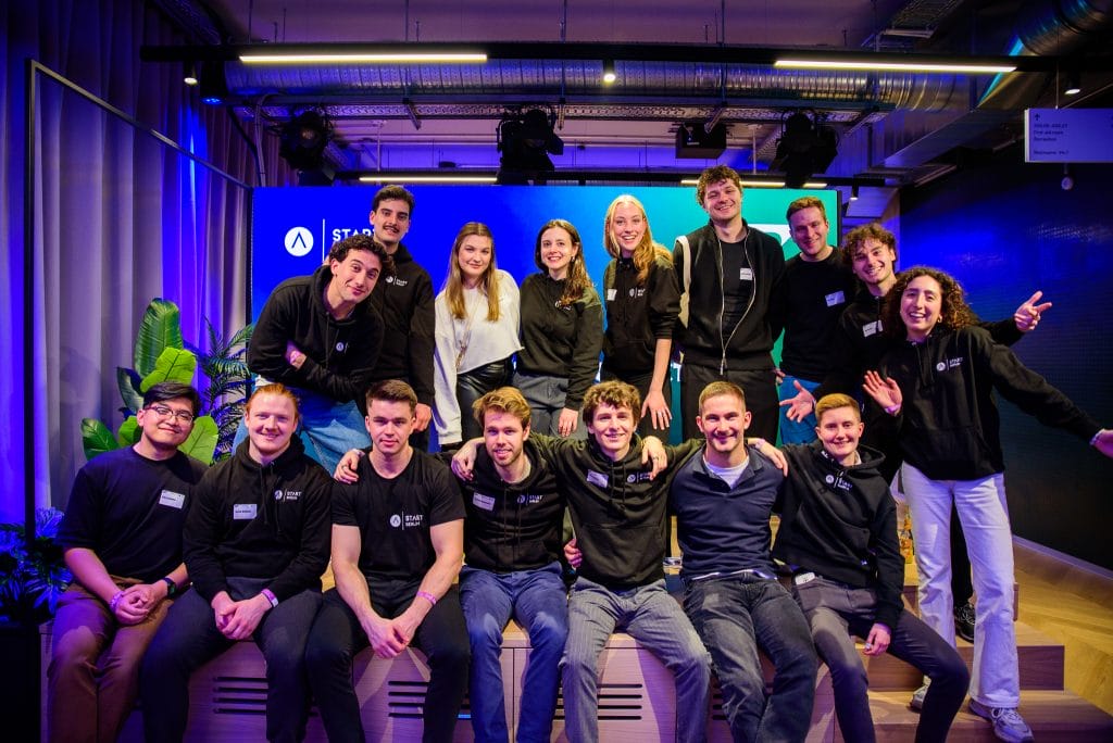 START Berlin ist ein Studentenverein, der Startups und der jungen Generation hilft, ihre Karriere zu starten, und EDGE Workspaces bietet seiner Community einen Veranstaltungsort, Büros und Networking-Möglichkeiten.